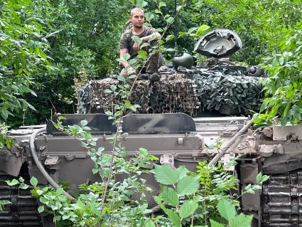 Донецкая область. Военнослужащие ДНР в освобожденном поселке Пески.