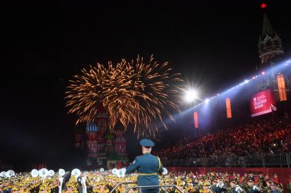 Москва. Церемония открытия Международного военно-музыкального фестиваля `Спасская башня` на Красной площади.