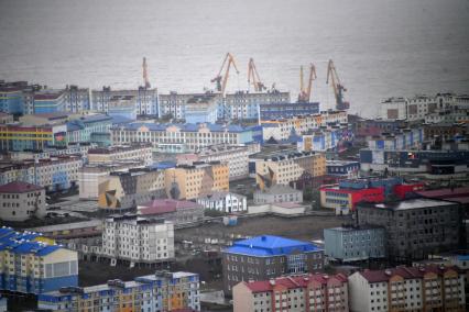 Чукотский автономный округ. Вид на город Анадырь с борта вертолета.