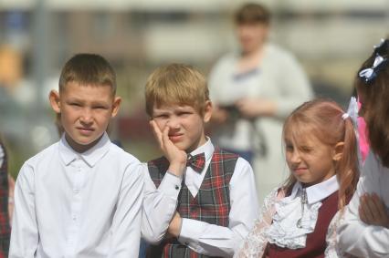 Екатеринбург. Школьники во время школьной линейки 1 сентября