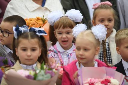 Москва.  Школьники перед началом торжественной линейки, посвященной Дню знаний.