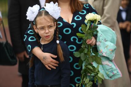 Москва.  Школьники перед началом торжественной линейки, посвященной Дню знаний.