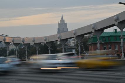 Москва.  Вид на Крымский мост.