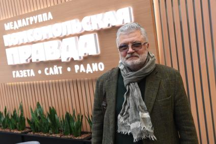 Москва. Писатель Юрий Поляков на радиостанции `Комсомольская правда`.