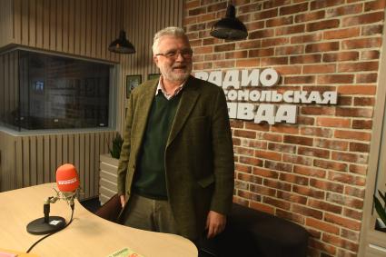 Москва.  Писатель Юрий Поляков  на радиостанции `Комсомольская правда`.