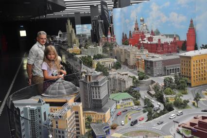Москва. Музей-диорама `Царь-макет`, в котором представлены наиболее узнаваемые объекты со всех уголков России в масштабе 1:87.