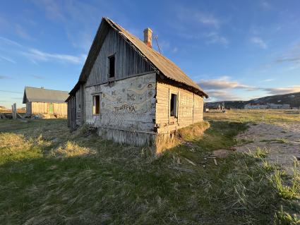 Мурманская область, с. Териберка. Деревянный дом.