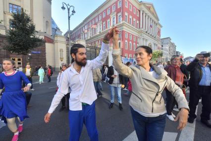 Москва.  На праздничных мероприятиях в честь Дня города на Тверской улице.