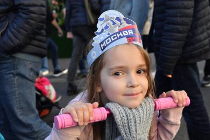 Москва.  Девочка  на праздничных мероприятиях в честь Дня города на Тверской улице.