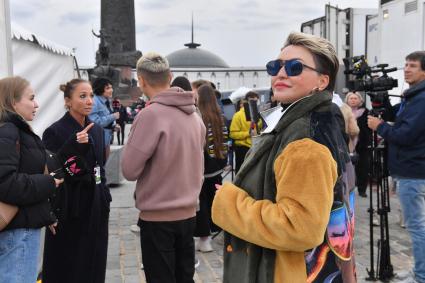 Москва. Певица катя Лель перед началом выступления на концерте Муз-тв`День Рождения Москвы на Поклонной горе`, приуроченного к 875-летию города.