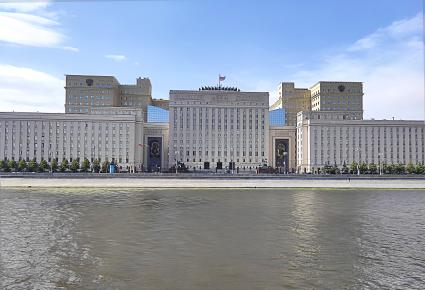 Москва. Вид на здание Министерства обороны РФ на Фрунзенской набережной.