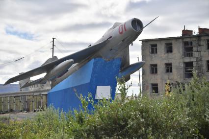 Чукотский автономный округ. Вид на памятник Миг-19 в заброшенном поселке  Угольные Копи.