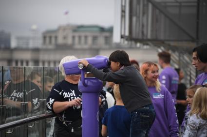 Москва. На смотровой площадке `Центрального Детского Мира на Лубянк`.