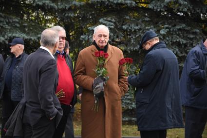 Москва. Журналист Николай Долгополов (в центре) на церемонии прощания с генеральным директором медиагруппы `Комсомольской правды` Владимиром Сунгоркиным в похоронном доме `Троекурово`.