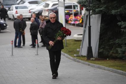 Москва. Председатель Всероссийского общества охраны природы Вячеслав Фетисов на церемонии прощания с генеральным директором медиагруппы `Комсомольской правды` Владимиром Сунгоркиным на Троекуровском кладбище.