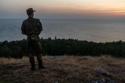 Ленинградская  область.  Военнослужащий  на острове Гогланд в Финском заливе.