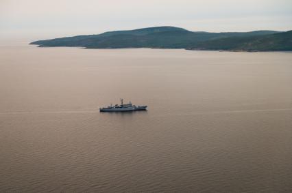 Ленинградская  область. Военный корабль в Финском заливе.