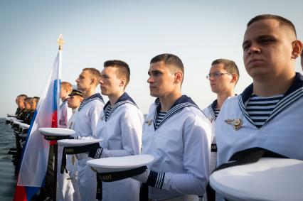 Ленинградская область. Военнослужащие учебного корабля`Перекоп`во время торжественных мероприятий в память о погибших в Великой Отечественной войне моряков.