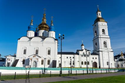 Тобольск. Вид на Софийско-Успенский собор Тобольского кремля.