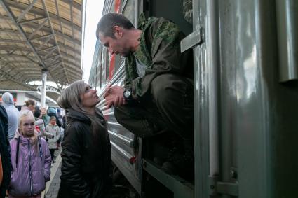 Красноярск. Проводы мобилизованных мужчин на железнодорожном вокзале перед отправкой на учебный сбор в Омскую область. Президент РФ Владимир Путин 21 сентября подписал указ о проведении в стране частичной мобилизации.