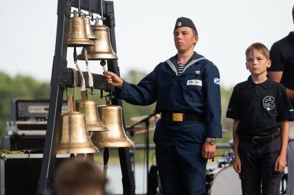 Ленинградская область.  Рынды с кораблей, погибших во время Великой Отечественной Войны, вновь зазвучали.