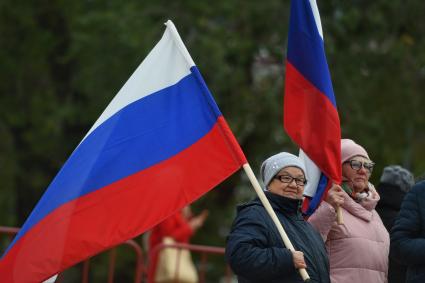 Екатеринбург.  Акция в поддержку присоединения ДНР,ЛНР, Херсонской и Запорожской областей к РФ, о чем сообщил Президент Владимир Путин, во время своего обращения