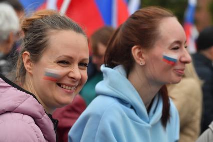 Москва. Зрители на митинге-концерте в поддержку присоединения к России ЛНР, ДНР, Херсонской и Запорожской областей на Красной площади.