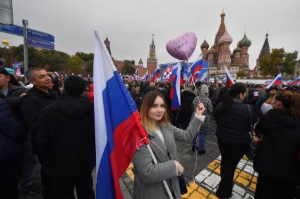 Москва. Зрители на митинге-концерте в поддержку присоединения к России ЛНР, ДНР, Херсонской и Запорожской областей на Красной площади.