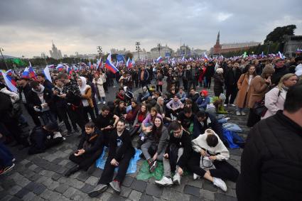 Москва. Зрители на митинге-концерте в поддержку присоединения к России ЛНР, ДНР, Херсонской и Запорожской областей на Красной площади.