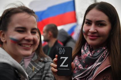 Москва. Зрители на митинге-концерте в поддержку присоединения к России ЛНР, ДНР, Херсонской и Запорожской областей на Красной площади.