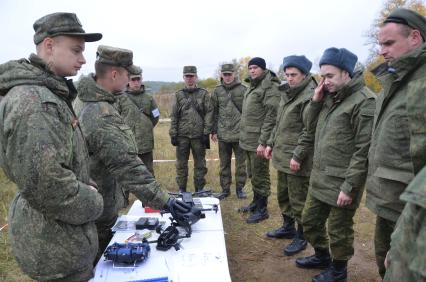 Московская область. Мобилизованные мужчины проходят боевую подготовку на полигоне. Президент РФ 21 сентября подписал указ о проведении в стране частичной мобилизации.