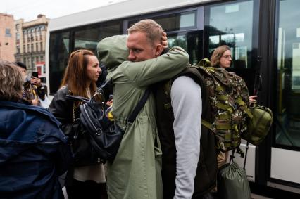 Санкт-Петербург. Проводы призывников в рамках частичной мобилизации у временного пункта мобилизации. Президент РФ Владимир Путин 21 сентября подписал указ о проведении в стране частичной мобилизации.