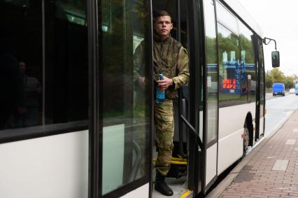 Санкт-Петербург. Проводы призывников в рамках частичной мобилизации у временного пункта мобилизации. Президент РФ Владимир Путин 21 сентября подписал указ о проведении в стране частичной мобилизации.