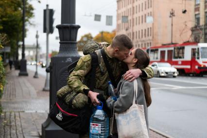 Санкт-Петербург. Проводы призывников в рамках частичной мобилизации у временного пункта мобилизации. Президент РФ Владимир Путин 21 сентября подписал указ о проведении в стране частичной мобилизации.