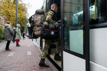 Санкт-Петербург. Проводы призывников в рамках частичной мобилизации у временного пункта мобилизации. Президент РФ Владимир Путин 21 сентября подписал указ о проведении в стране частичной мобилизации.