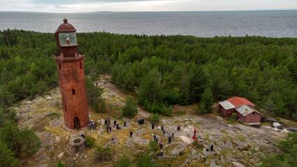 Ленинградская область. Маяк на острове Большой Тютерс в Финском заливе.