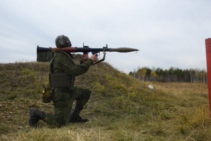 Свердловская область. Еланский военный учебный центр. Граждане призваные из запаса, во время частичной мобилизации, на стрелковом полигоне, проходят подготовку по стрельбе из гранатомета РПГ-7. Президент РФ Владимир Путин 21 сентября подписал указ о проведении в стране частичной мобилизации