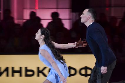 Москва. Фигуристка Елена Ильиных и актер Егор Бероев на съемках нового сезона шоу `Ледниковый период`в Лужниках.