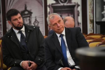 Калининград. Заместитель главы МЧС России Александр Чуприян во время посещения Кафедрального собора Калининграда на острове Канта.