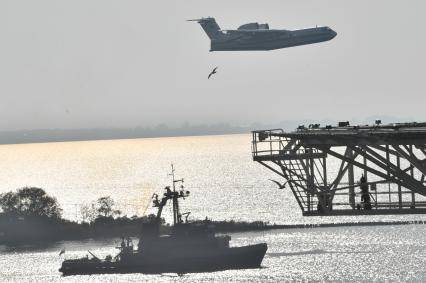 Калининградская область. Самолет-амфибия БЕ-200ЧС во время масштабных учений МЧС России в рамках Совместной коллегии стран-лидеров СНГ.