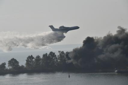 Калининградская область. Самолет-амфибия БЕ-200ЧС во время масштабных учений МЧС России в рамках Совместной коллегии стран-лидеров СНГ.