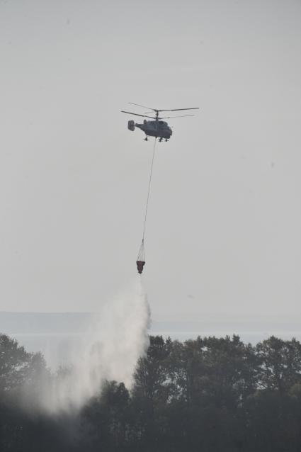 Калининградская область. Вертолет КА-32 во время масштабных учений МЧС России в рамках Совместной коллегии стран-лидеров СНГ.