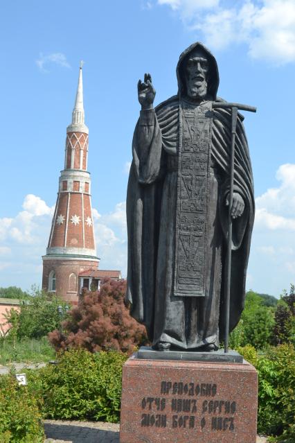 Московская область. г.Коломна. Богоявленский Старо-Голутвин мужской монастырь. Памятник Сергию Радонежскому.