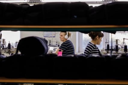 Челябинск. Швейная фабрика `Ян` шьет термобелье для мобилизованных. Президент РФ 21 сентября подписал указ о проведении в стране частичной мобилизации.