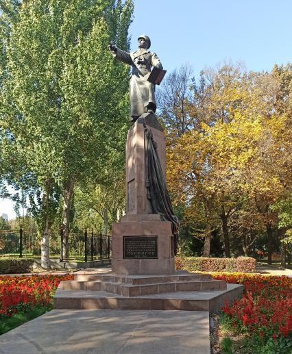 Киргизия. г.Бишкек. Памятник Герою Советского Союза И.В.Панфилову.