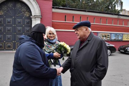 Москва. Депутат Госдумы, советник мэра и патриарха по строительству Владимир Ресин во время посещения Покровского женского монастыря.