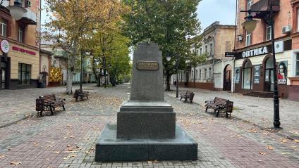 Херсон. Постамент памятника полководцу А.В.Суворову. Памятник был эвакуирован в целях безопасности.