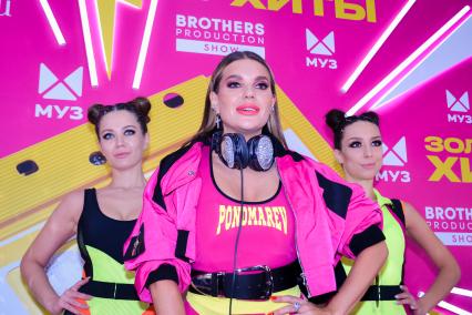 Москва. Dj Katya Guseva перед началом концерта `Золотые хиты МУЗ-ТВ` в столичном концертном зале`Music Media Dome`.