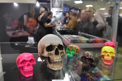 Москва. На выставке погребальных принадлежностей, похоронного сервиса, мемориального искусства `Некрополь - WorldRussia 2022` в центральном выставочном комплексе `Экспоцентр`.
