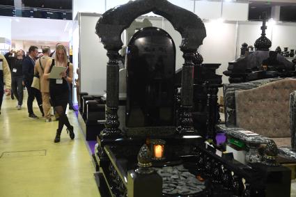 Москва. На выставке погребальных принадлежностей, похоронного сервиса, мемориального искусства `Некрополь - WorldRussia 2022` в центральном выставочном комплексе `Экспоцентр`.